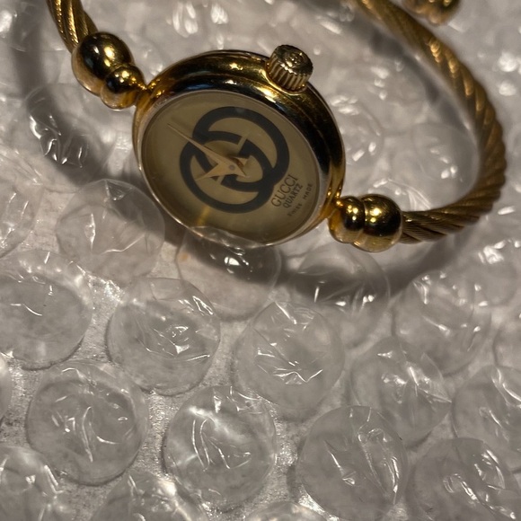Vintage GUCCI 2047L Women's Cable Bangle Bracelet Watch  Face Gold Logo. - Picture 8 of 10